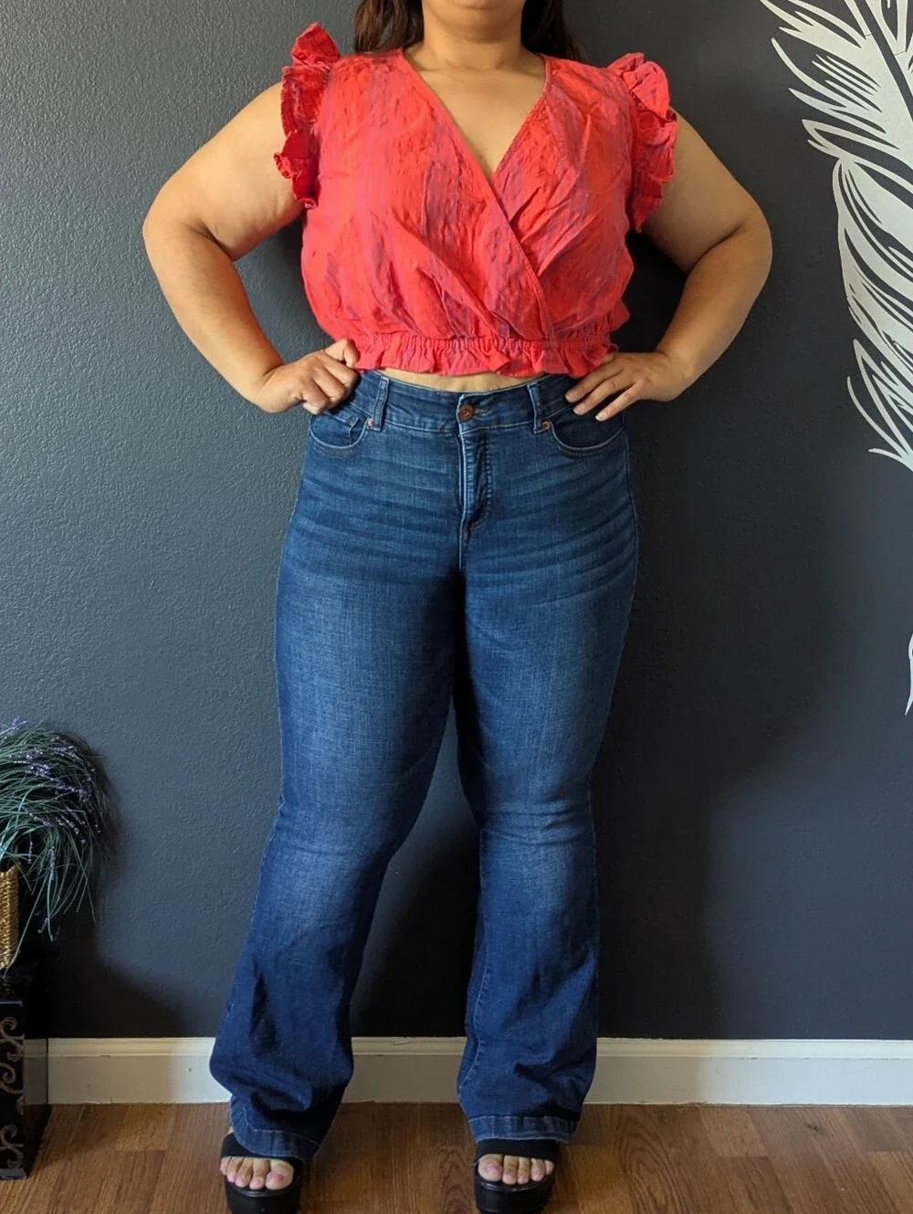 Universal Thread Crop Ruffle Top - Picture 9 of 9